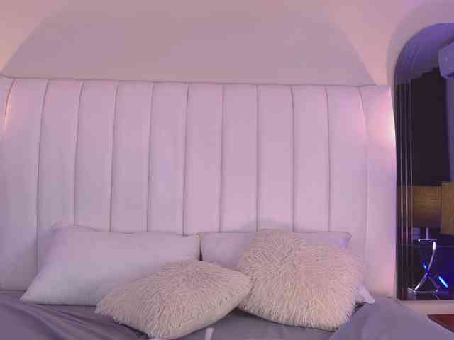NicolleSweett04 webcam