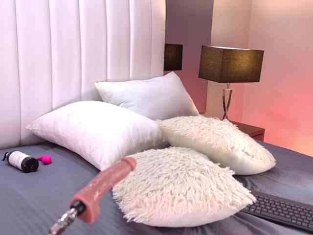NicolleSweett04 webcam