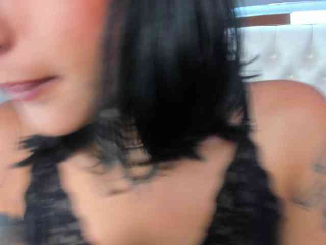 NicolleSweett04 webcam