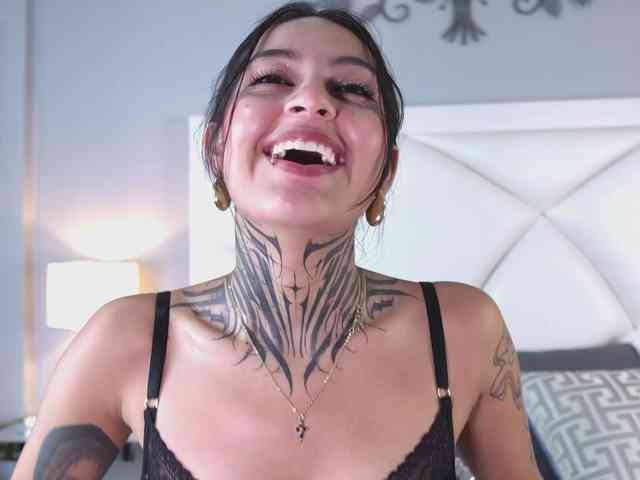 NicolleSweett04 webcam