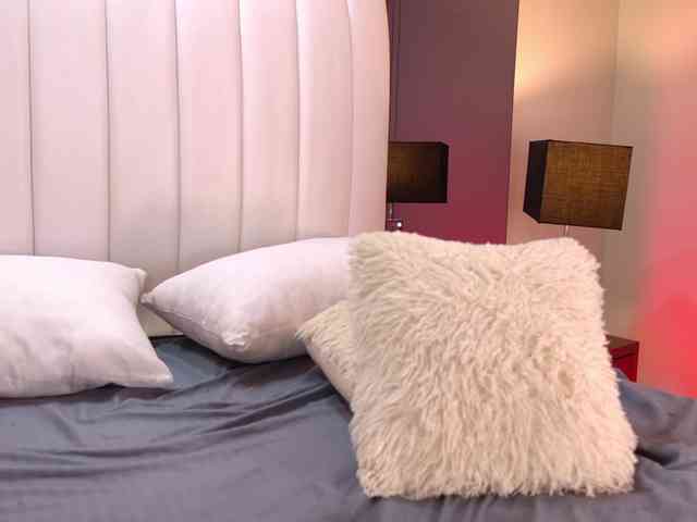 NicolleSweett04 webcam