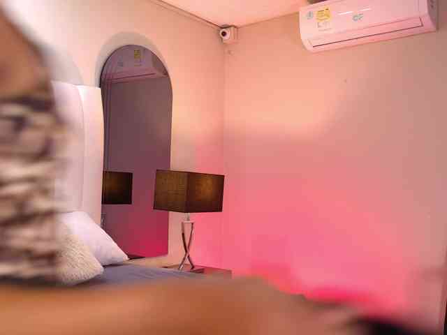 NicolleSweett04 webcam