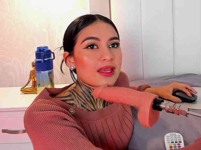 NicolleSweett04 webcam