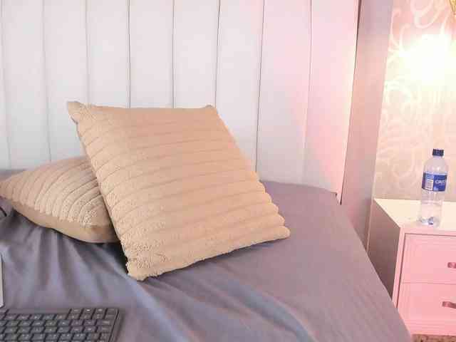 NicolleSweett04 webcam