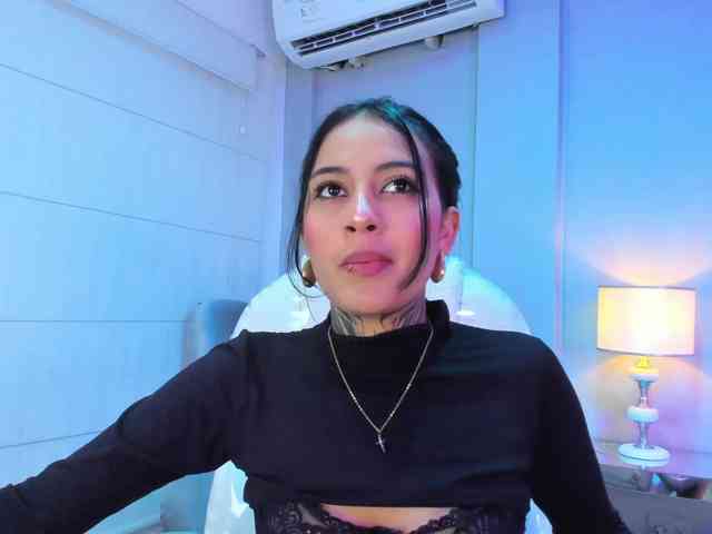 NicolleSweett04 webcam