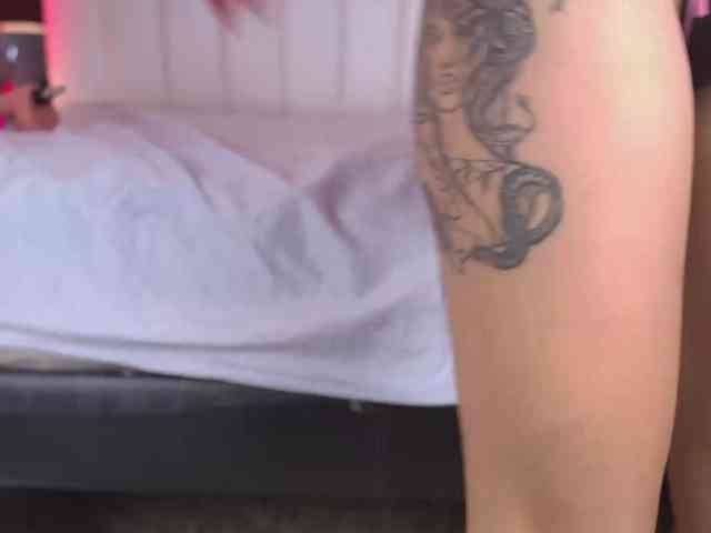 NicolleSweett04 webcam