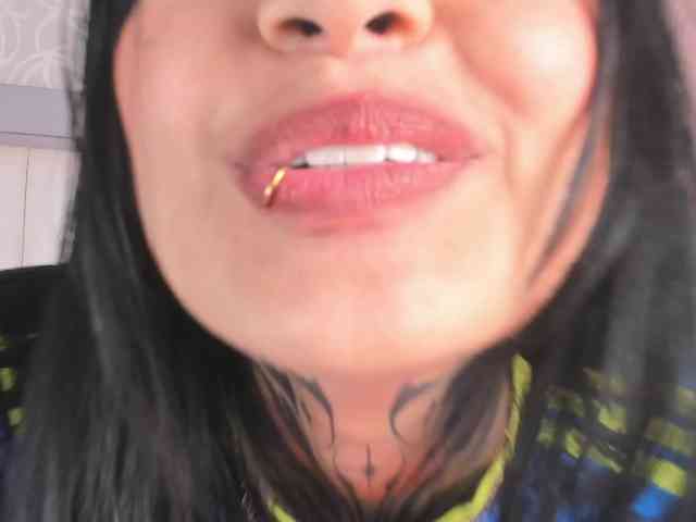NicolleSweett04 webcam