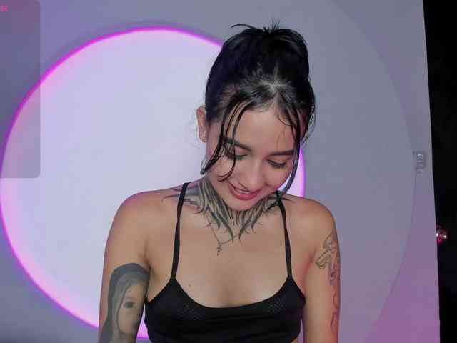 NicolleSweett04 webcam