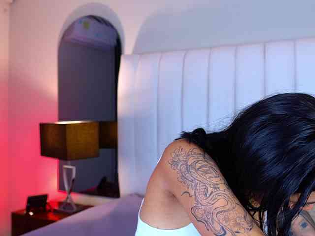 NicolleSweett04 webcam
