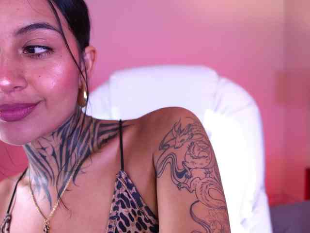 NicolleSweett04 webcam