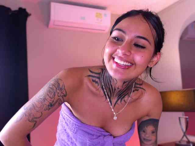 NicolleSweett04 webcam