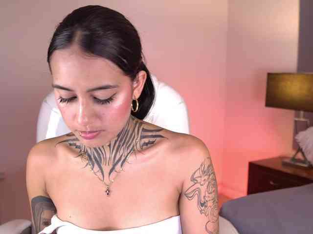 NicolleSweett04 webcam