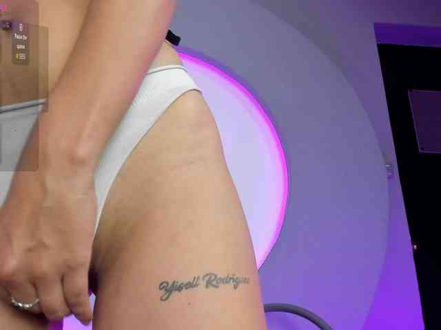 NicolleSweett04 NicolleSweett04