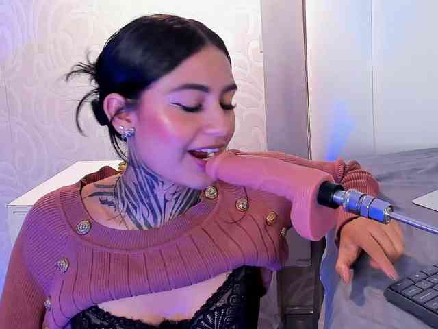NicolleSweett04 webcam