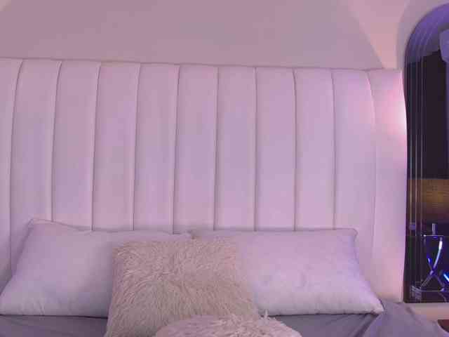 NicolleSweett04 webcam