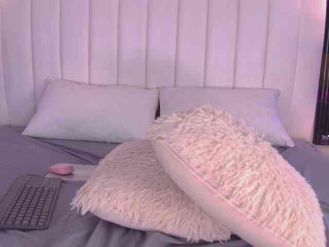 NicolleSweett04 webcam