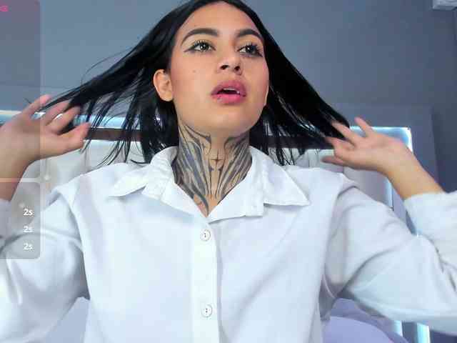 NicolleSweett04 webcam