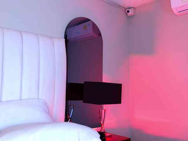 NicolleSweett04 webcam