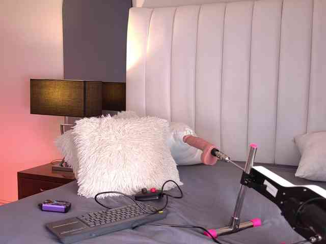 NicolleSweett04 webcam