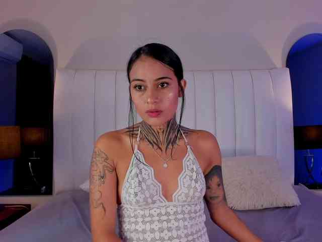 NicolleSweett04 webcam