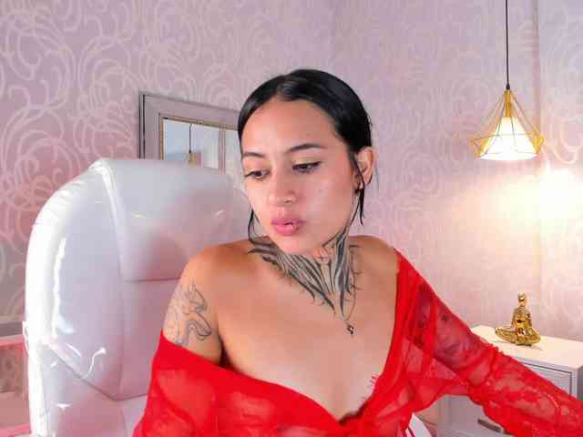 NicolleSweett04 webcam