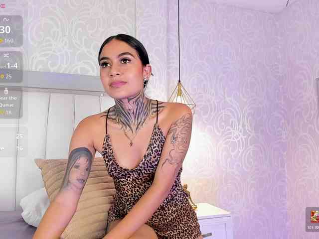 NicolleSweett04 webcam