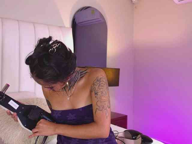 NicolleSweett04 webcam