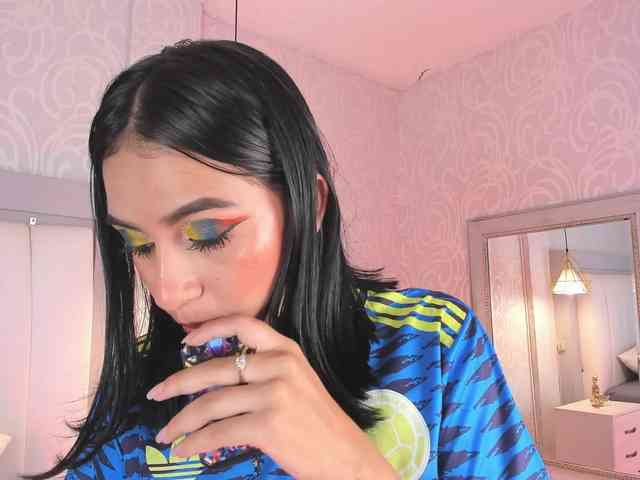 NicolleSweett04 webcam