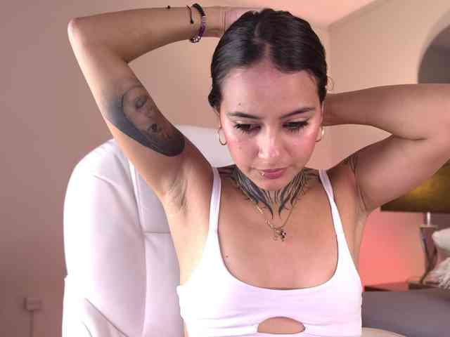 NicolleSweett04 webcam