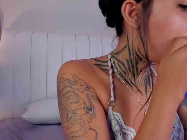 NicolleSweett04 webcam