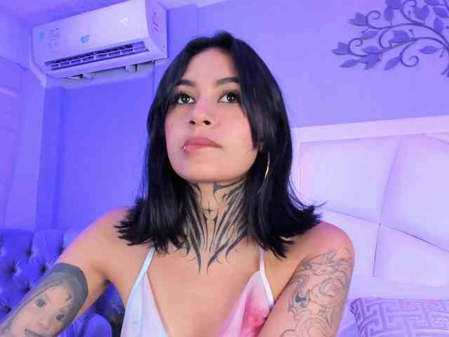 NicolleSweett04 webcam