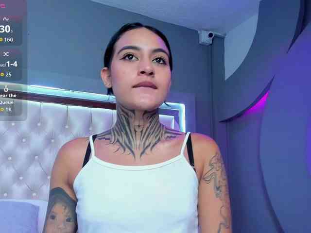 NicolleSweett04 webcam