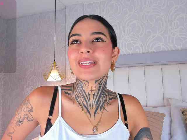 NicolleSweett04 webcam