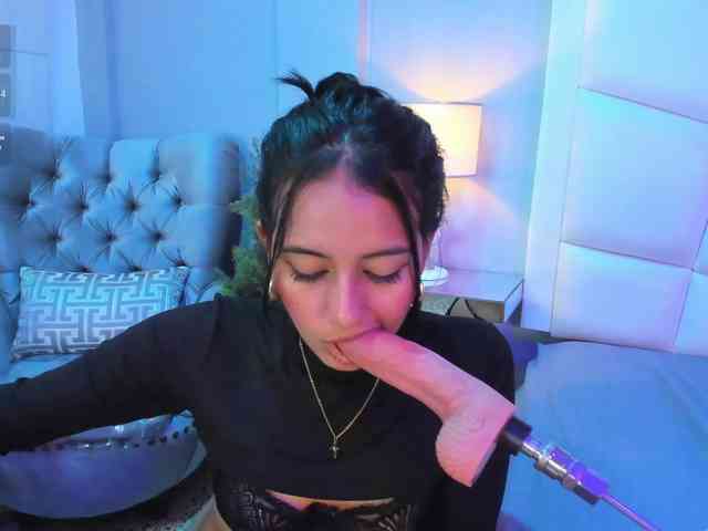 NicolleSweett04 webcam