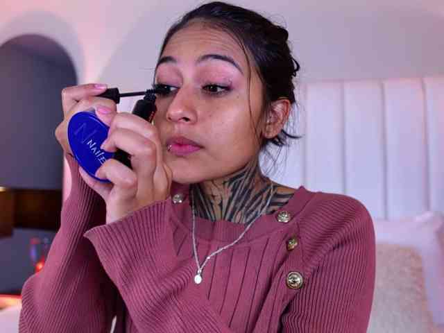 NicolleSweett04 webcam