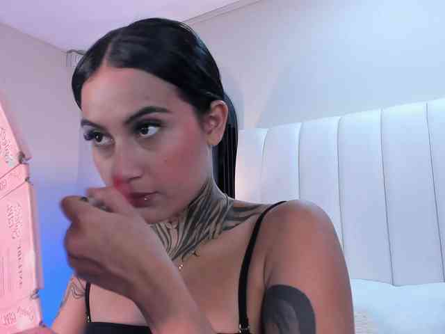 NicolleSweett04 webcam