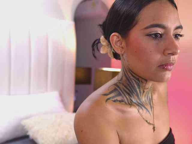 NicolleSweett04 webcam