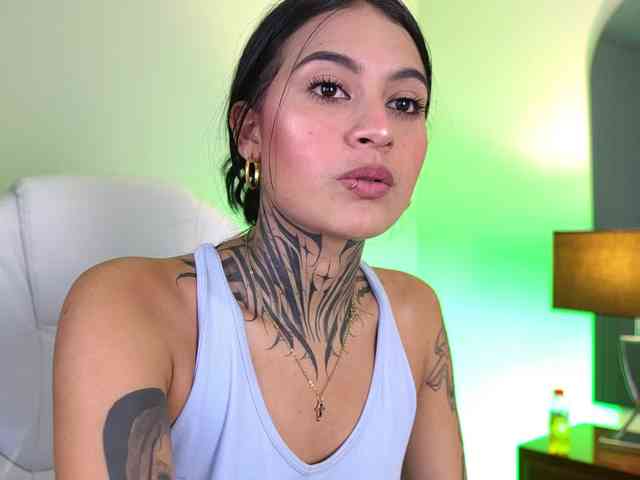 NicolleSweett04 webcam
