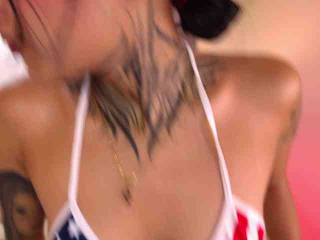 NicolleSweett04 webcam