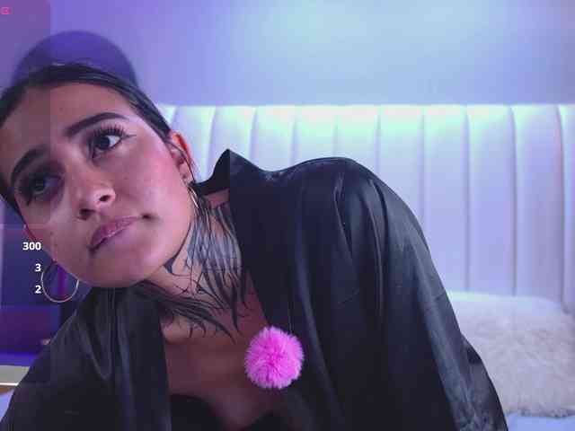 NicolleSweett04 webcam