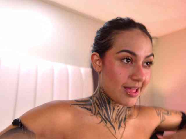 NicolleSweett04 webcam
