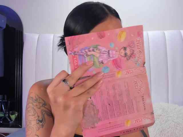 NicolleSweett04 webcam