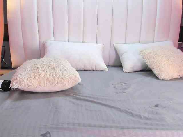 NicolleSweett04 webcam