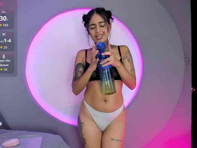 NicolleSweett04 webcam