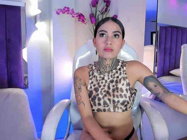 NicolleSweett04 webcam