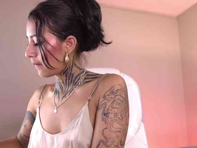 NicolleSweett04 webcam