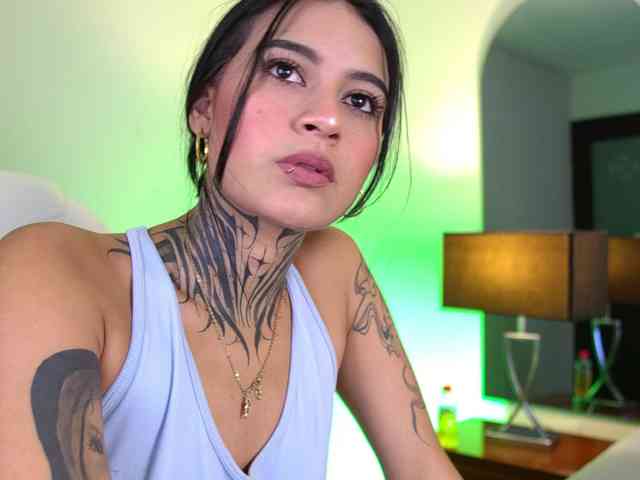 NicolleSweett04 webcam