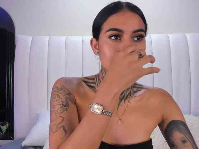 NicolleSweett04 webcam