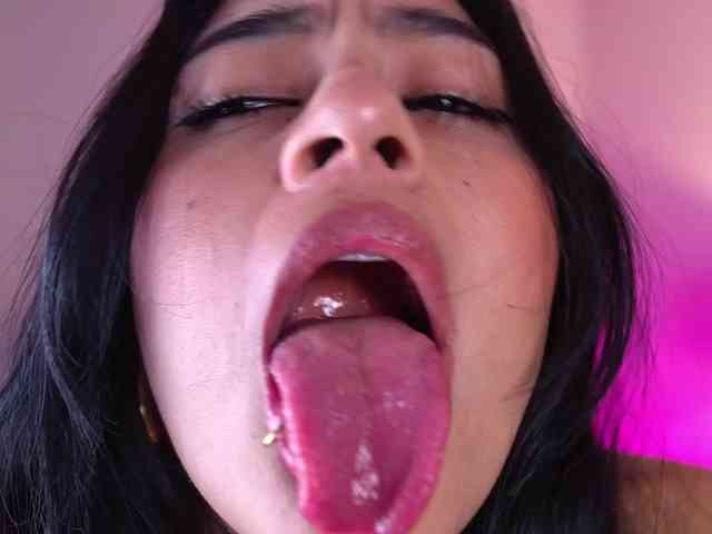NicolleSweett04 webcam