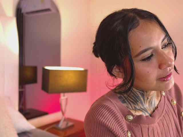 NicolleSweett04 webcam